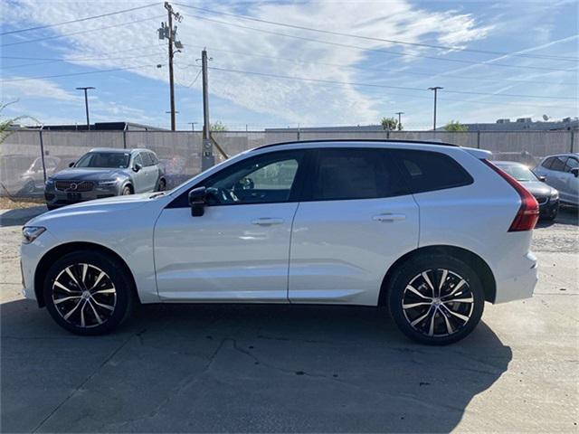 2024 volvo xc60 b5 plus dark theme