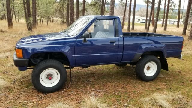 1985 toyota pickup 4x4 low miles 1 owner family 22r 4cly 5 speed straight axle