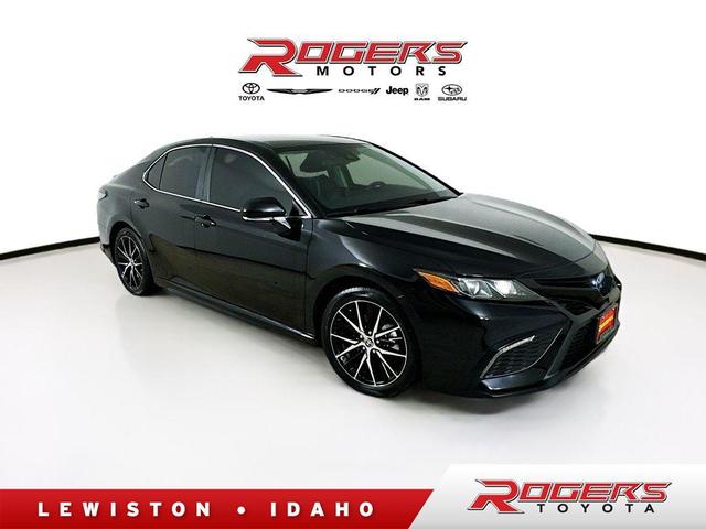 2022 toyota camry hybrid se