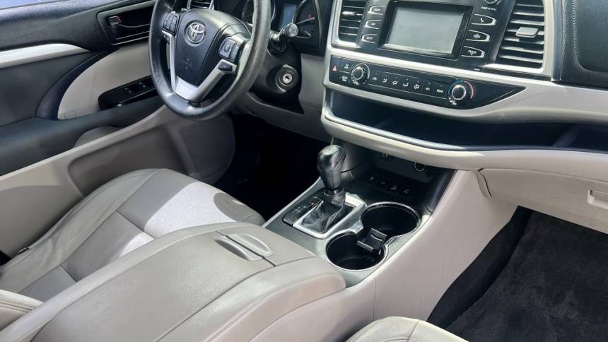 2015 toyota highlander le
