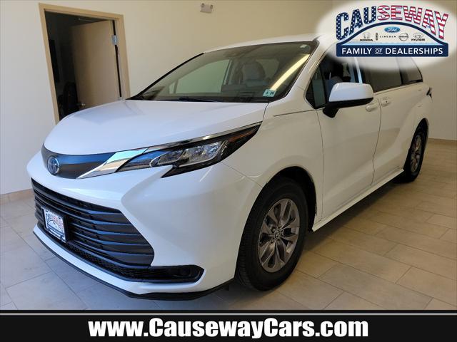 2021 toyota sienna le