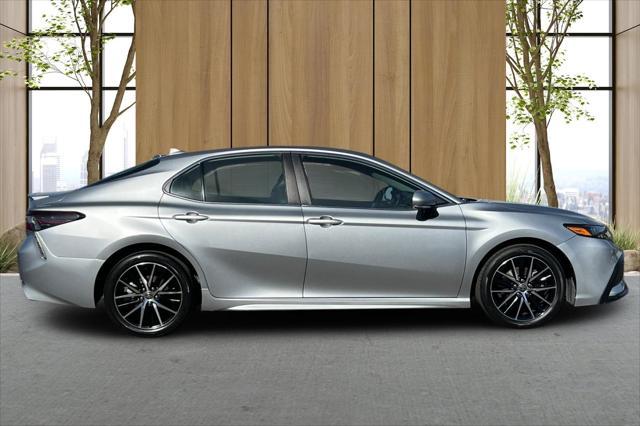 2022 toyota camry se