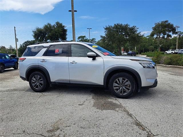 2022 nissan pathfinder sv