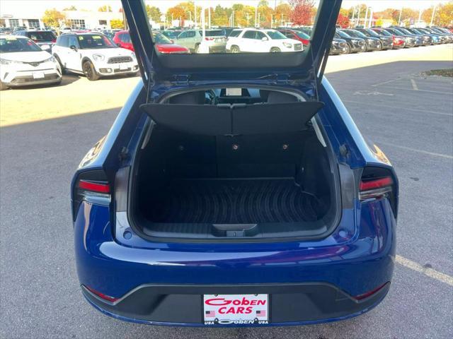 2023 toyota prius le