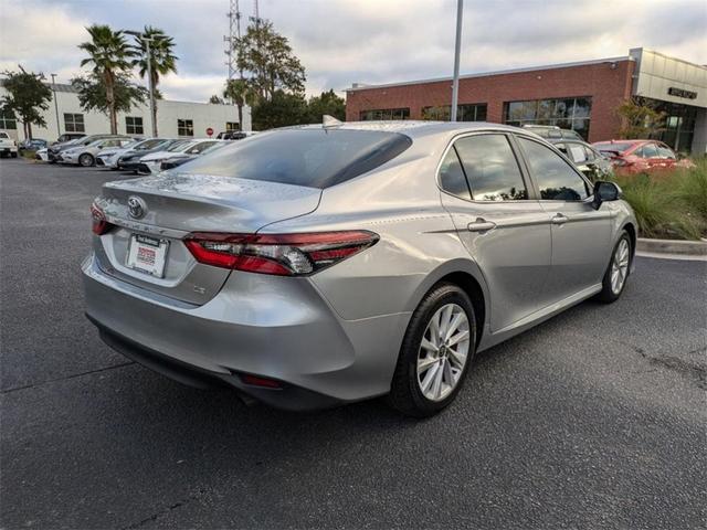 2022 toyota camry le