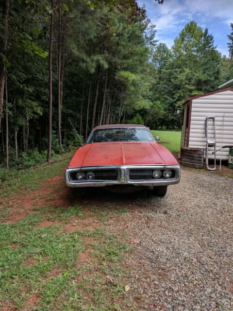 1972 dodge charger, runing 318 automatic on the floor shifter. needs work