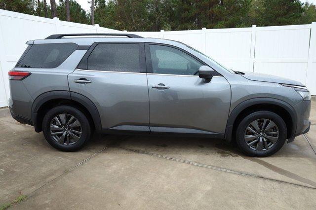 2022 nissan pathfinder sv