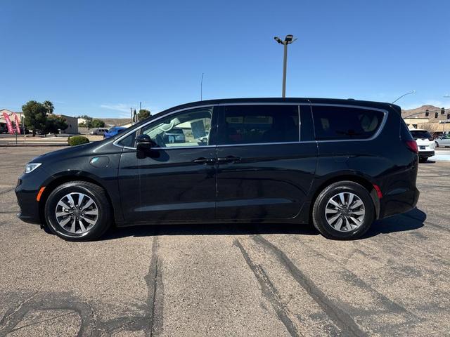 2022 chrysler pacifica hybrid touring l
