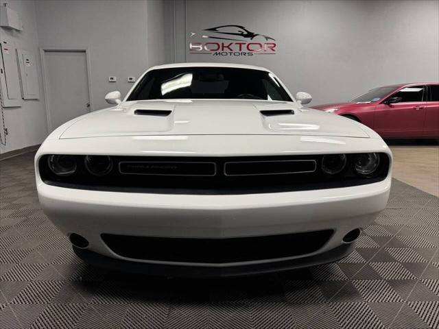 2017 dodge challenger sxt