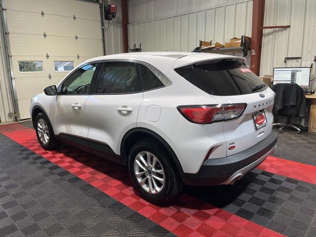 2020 ford escape se