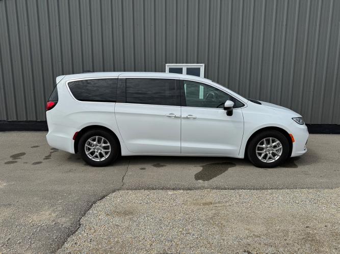 used 2023 chrysler pacifica touring l