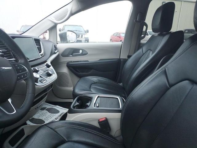 2022 chrysler pacifica touring-l