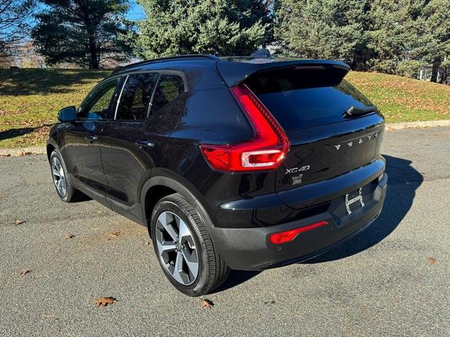 2024 volvo xc40 b5 plus dark theme