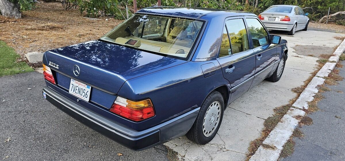 1986 mercedes benz 300e w124 / nautical blue over palomino 106k miles