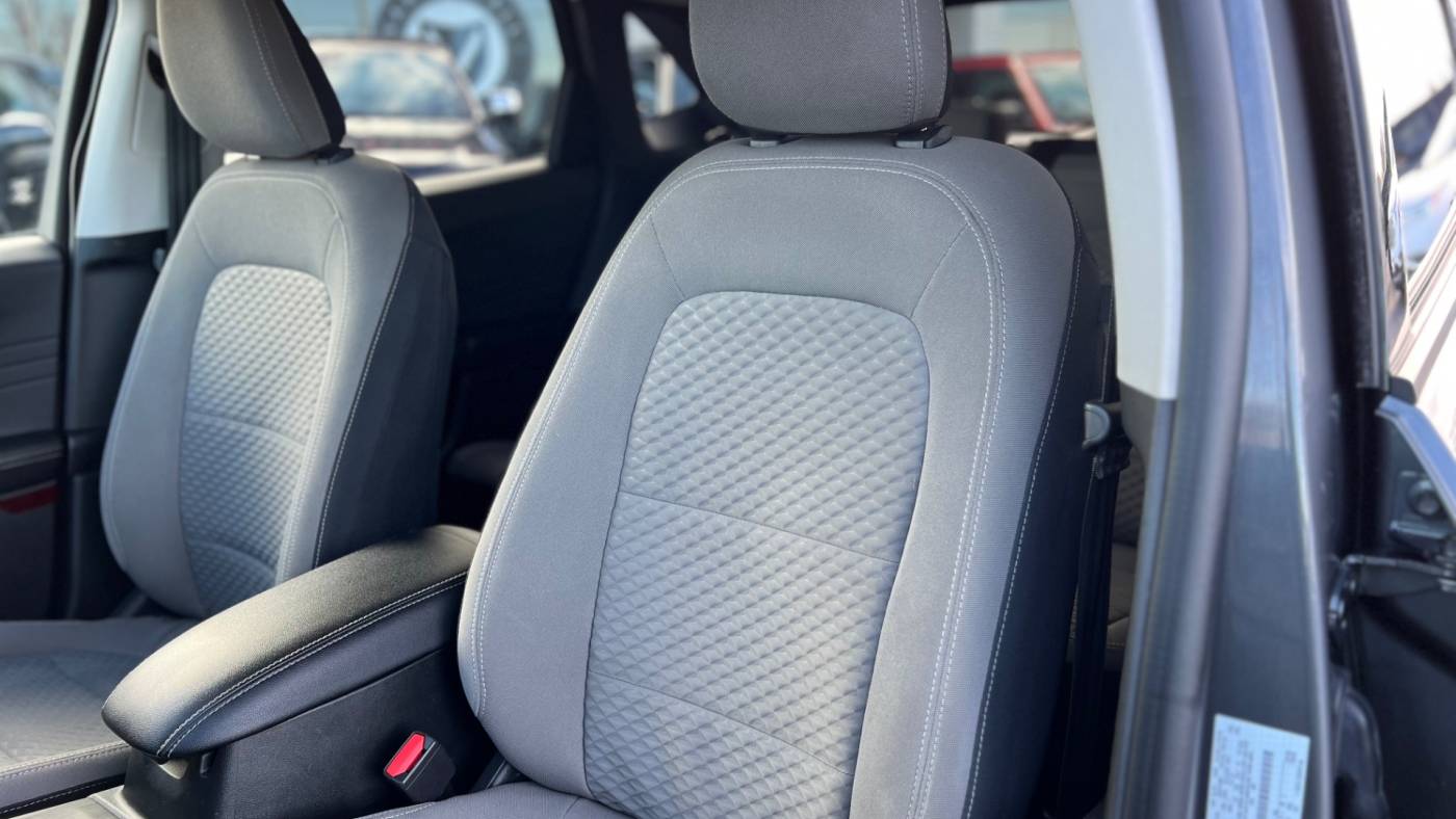 2022 ford escape hybrid se