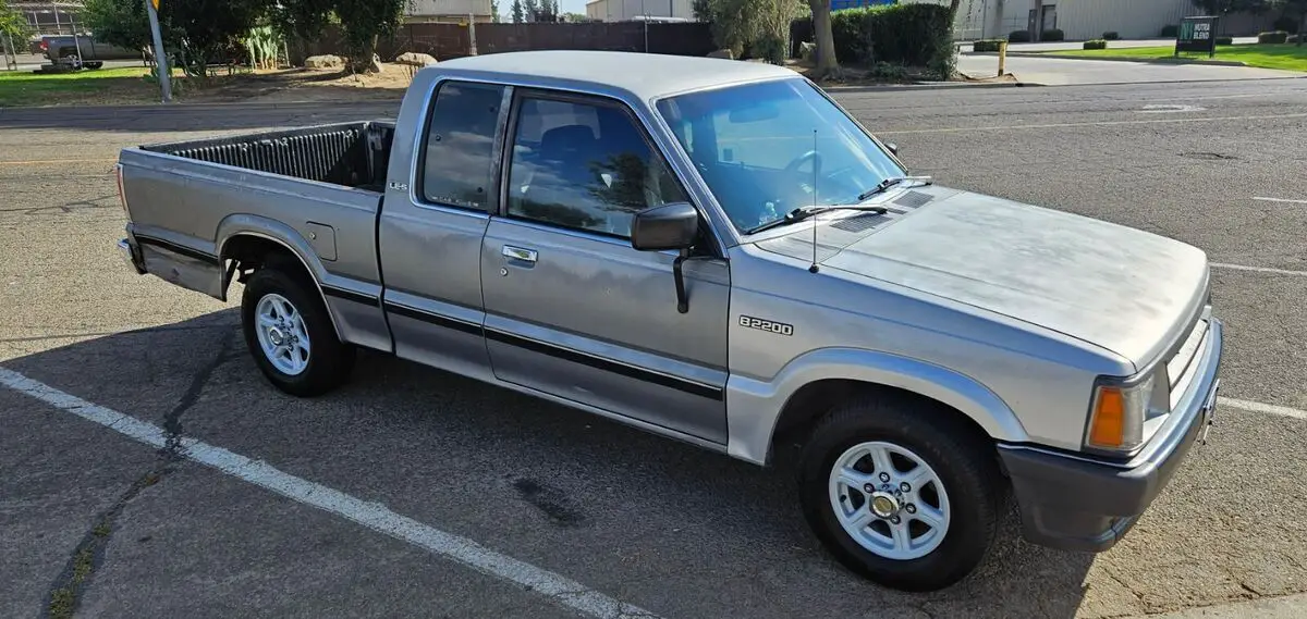 1990 mazda b2200 cab plus le-5, 105k on rebuilt engine, runs great, cold a/c!