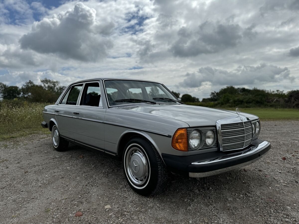 1978 mercedes-benz 300d sedan grey