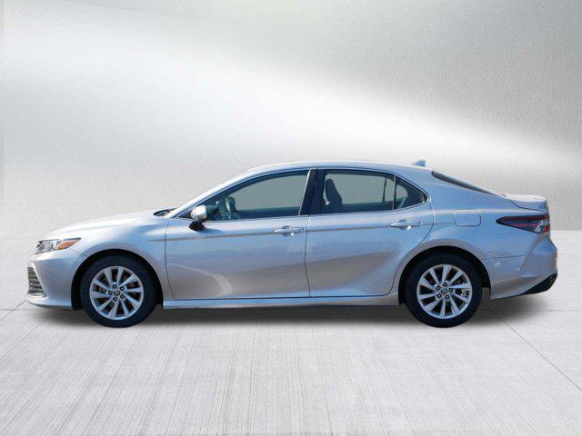 2022 toyota camry le