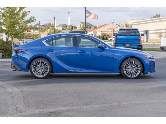2022 lexus is 300 base