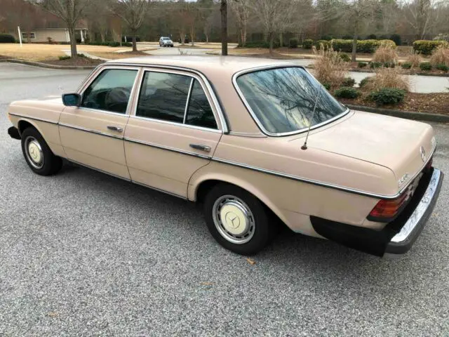 1983 mercedes 240d - 4 speed manual / good condition - reliable car!