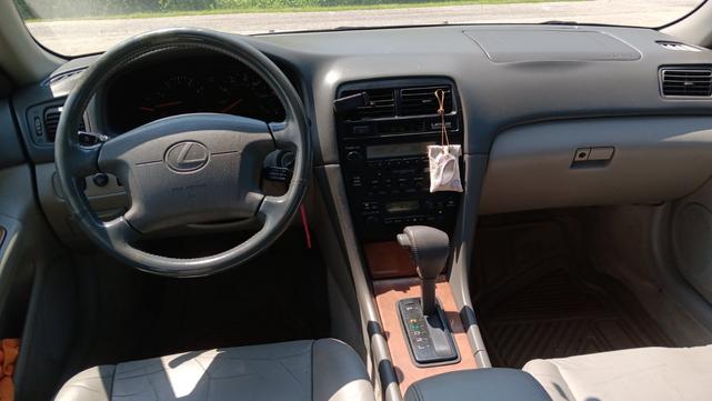 1999 lexus es 300 base