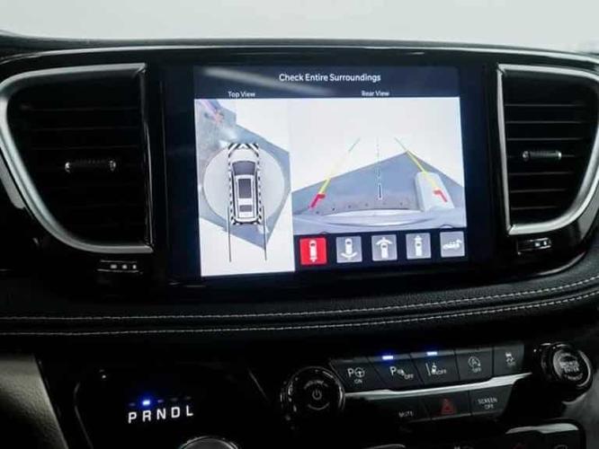 2022 chrysler pacifica in hopkins, minnesota