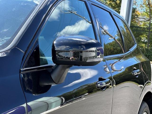 2024 volvo xc60 b5 plus dark theme