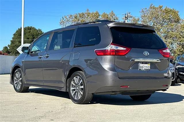 2018 toyota sienna limited