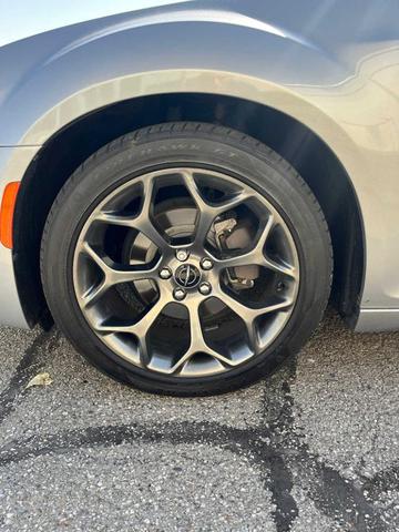 2017 chrysler 300 s