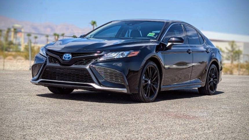 2022 toyota camry hybrid xse