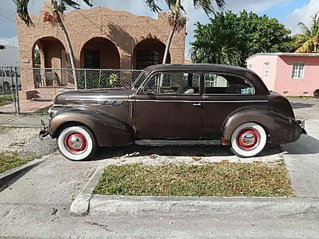1940 pontiac deluxe.sedan