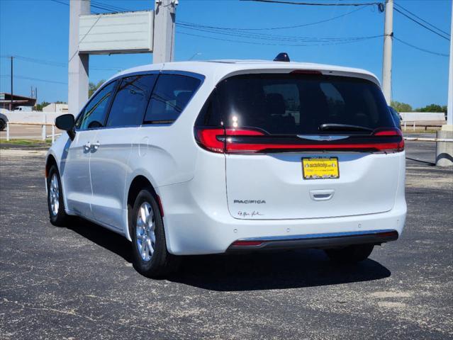 2023 chrysler pacifica touring l
