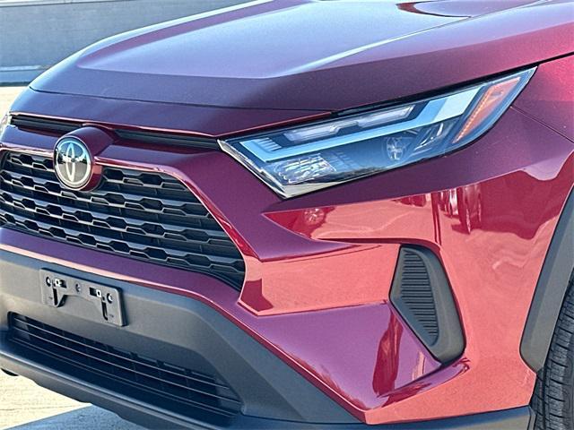 2023 toyota rav4 le