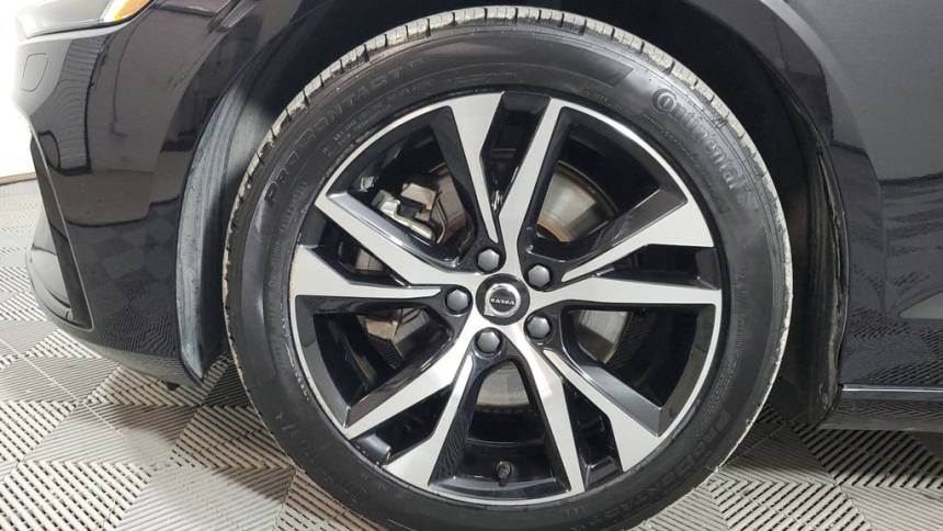 2024 volvo s60 b5 core dark theme