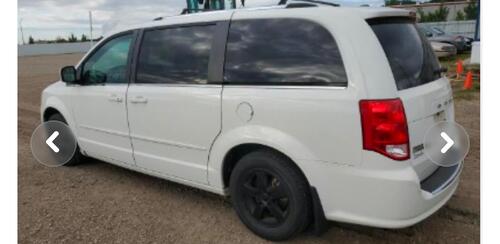 2011 dodge caravan crew captain shares very nice van has small damage so priced