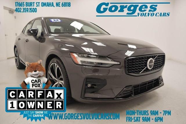 2024 volvo s60 b5 plus dark theme