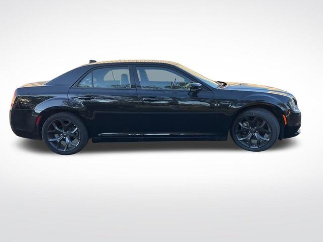 2022 chrysler 300 s