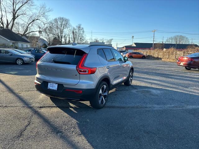2024 volvo xc40 b5 plus dark theme