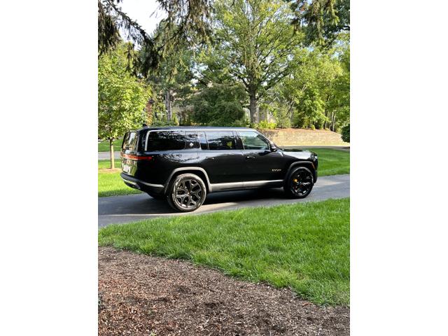 2022 rivian r1s launch edition