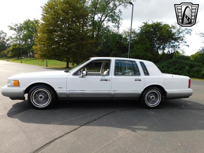 1991 lincoln town car in o'fallon, illinois