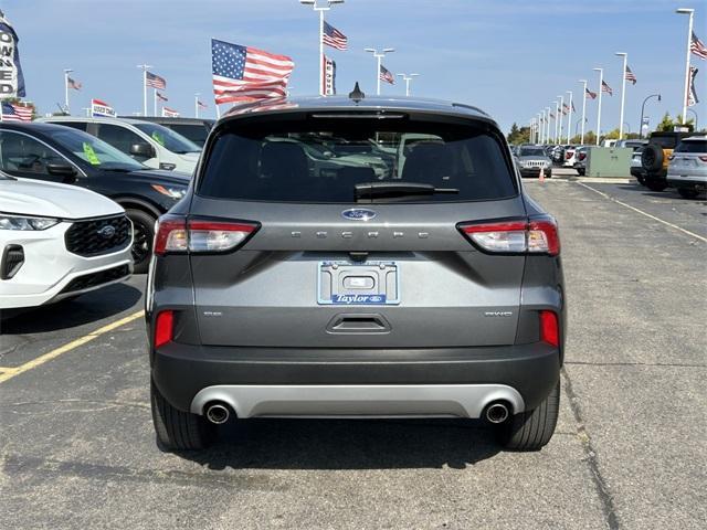 2022 ford escape se