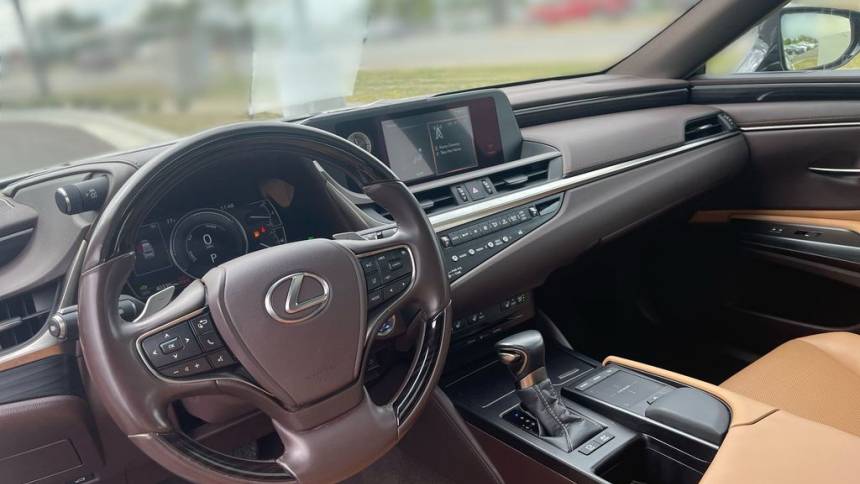 2021 lexus es 300h base