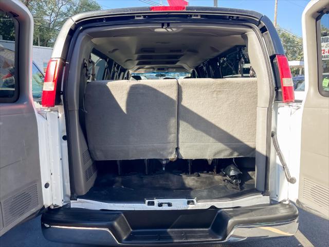 2009 gmc savana 3500 ls extended wagon