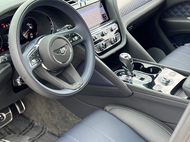 2023 bentley bentayga azure