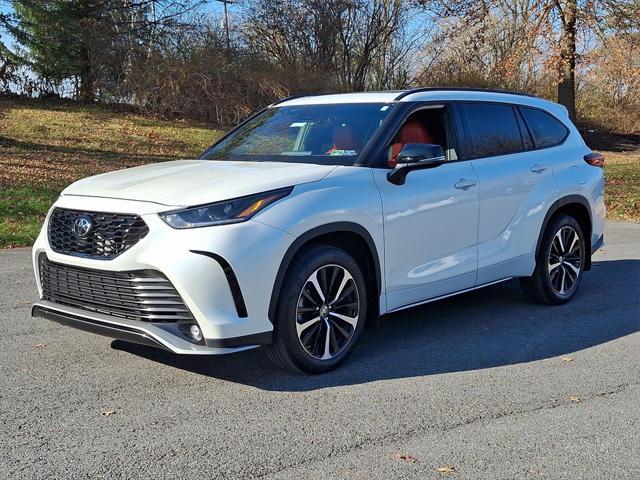 2022 toyota highlander xse