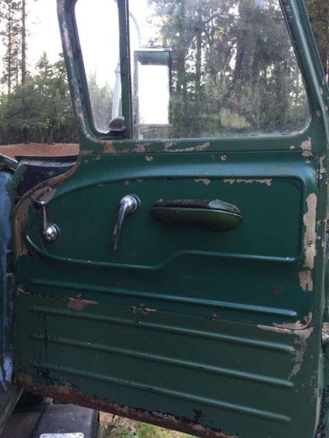 1963 chevy suburban - project car for hotrod or ratrod - barn find
