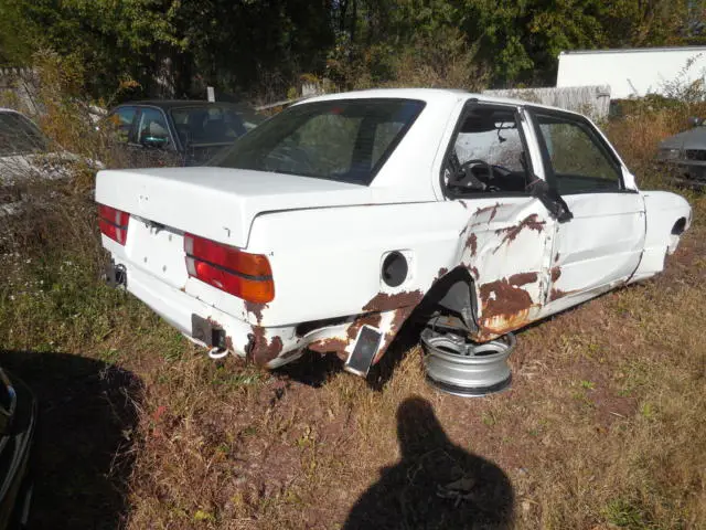 1988 bmw e30 m3 chassis stripped down & hard hit in the right rear shell tub