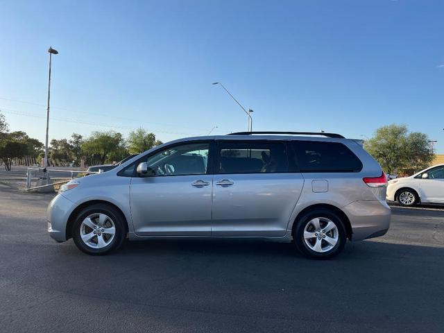 2011 toyota sienna le