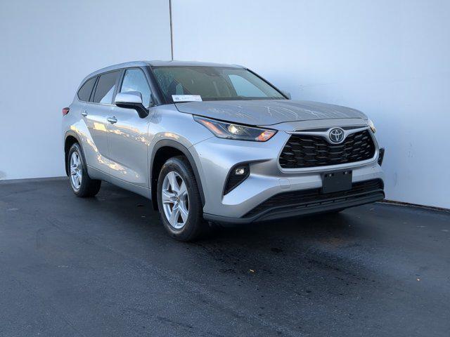 2023 toyota highlander le