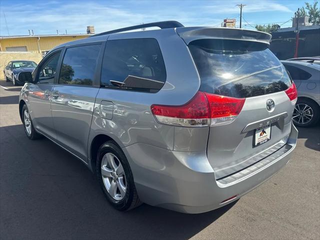 2013 toyota sienna le